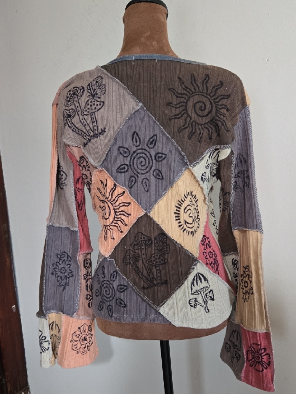 Y125 NWT Yak N Yeti Jungle Dreams Boho Patchwork Multi Color Bell Sleeve Top - Picture 6 of 10